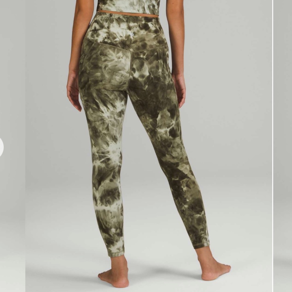 Lululemon Align with Pockets 25"
Diamond Dye Light Sage Medium Olive